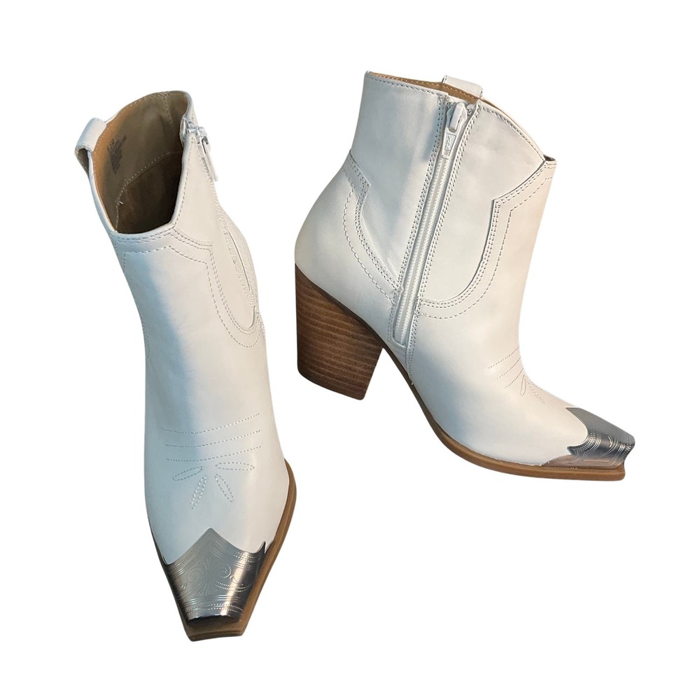 Gianni Bini | White Leather  | Western Booties | 6.5m